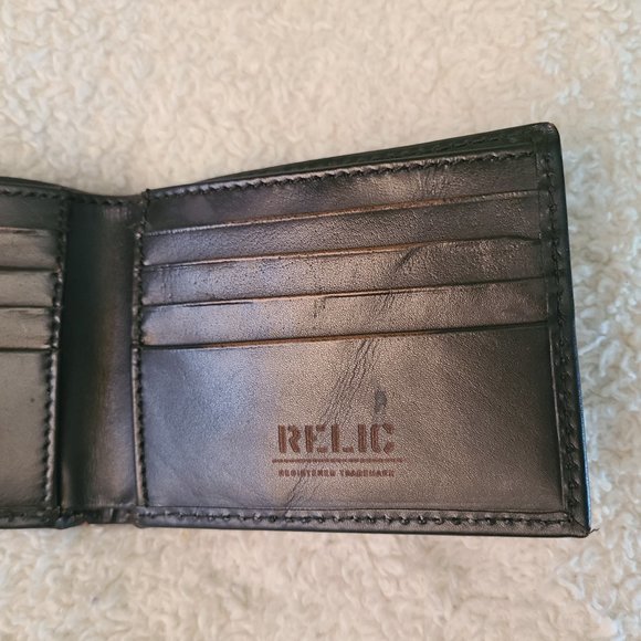 Relic by Fossil Glison Embossed Traveler Leather Wallet - Picture 6 of 9